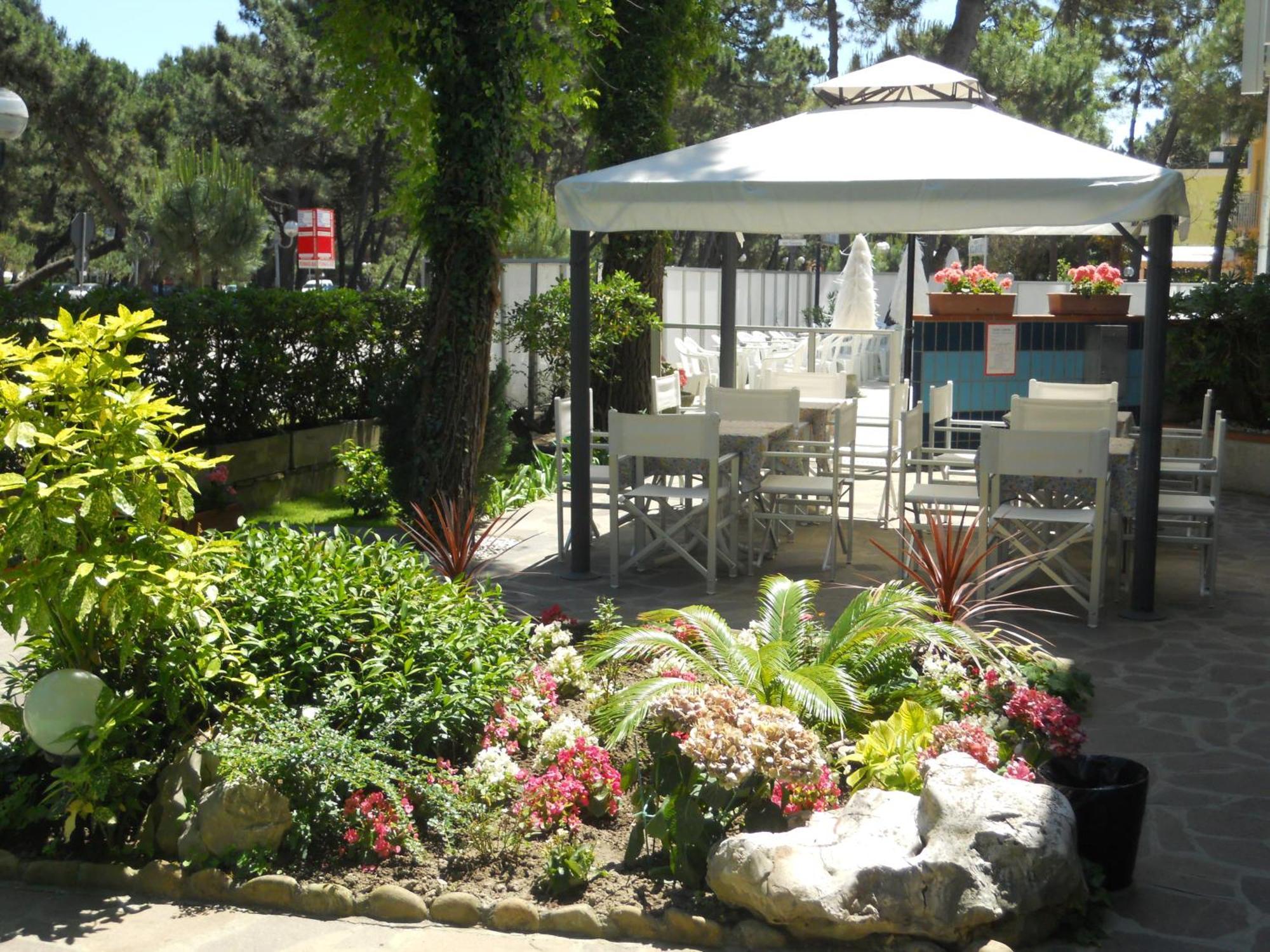 Hotel Sahara Milano Marittima Ngoại thất bức ảnh