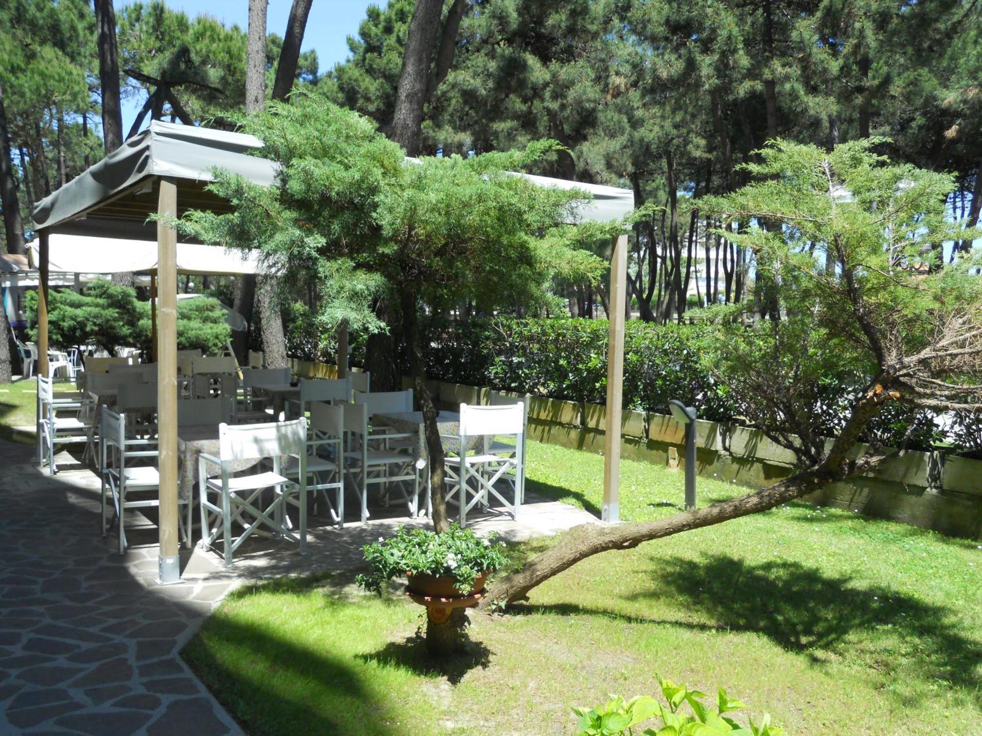 Hotel Sahara Milano Marittima Ngoại thất bức ảnh