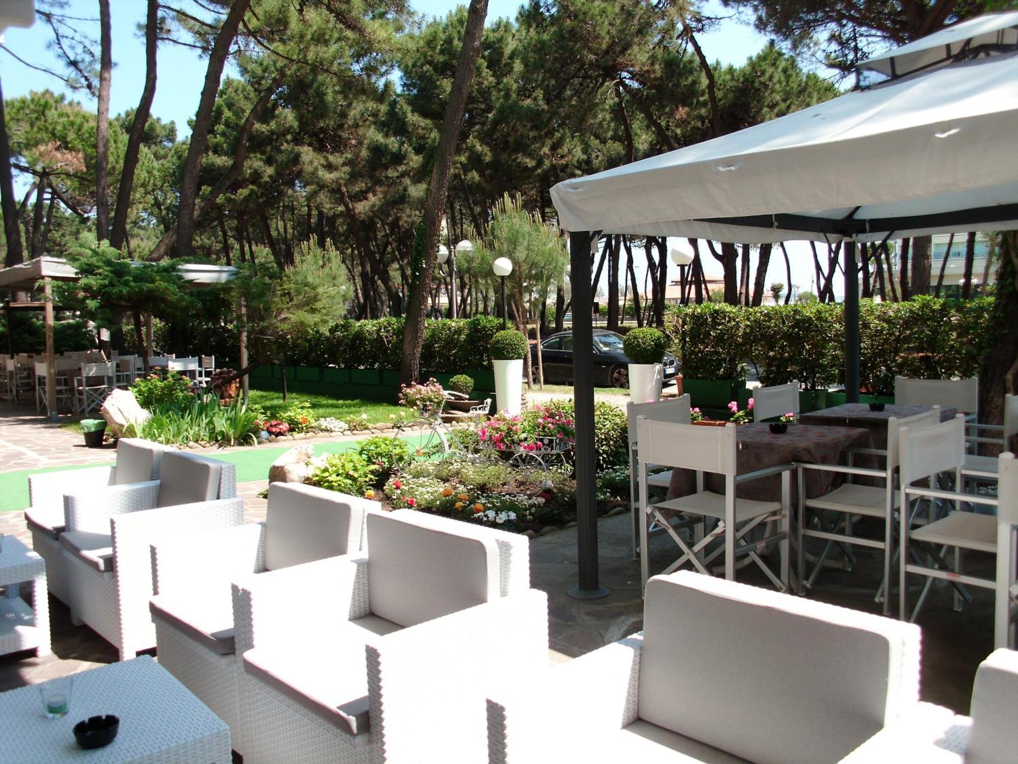 Hotel Sahara Milano Marittima Ngoại thất bức ảnh