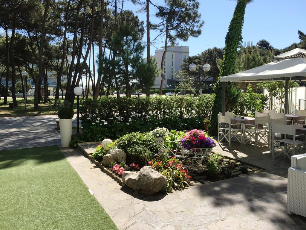 Hotel Sahara Milano Marittima Ngoại thất bức ảnh