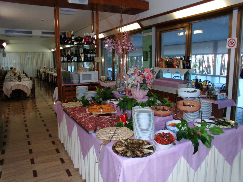 Hotel Sahara Milano Marittima Ngoại thất bức ảnh