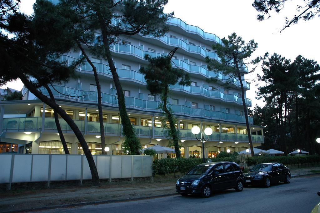 Hotel Sahara Milano Marittima Ngoại thất bức ảnh