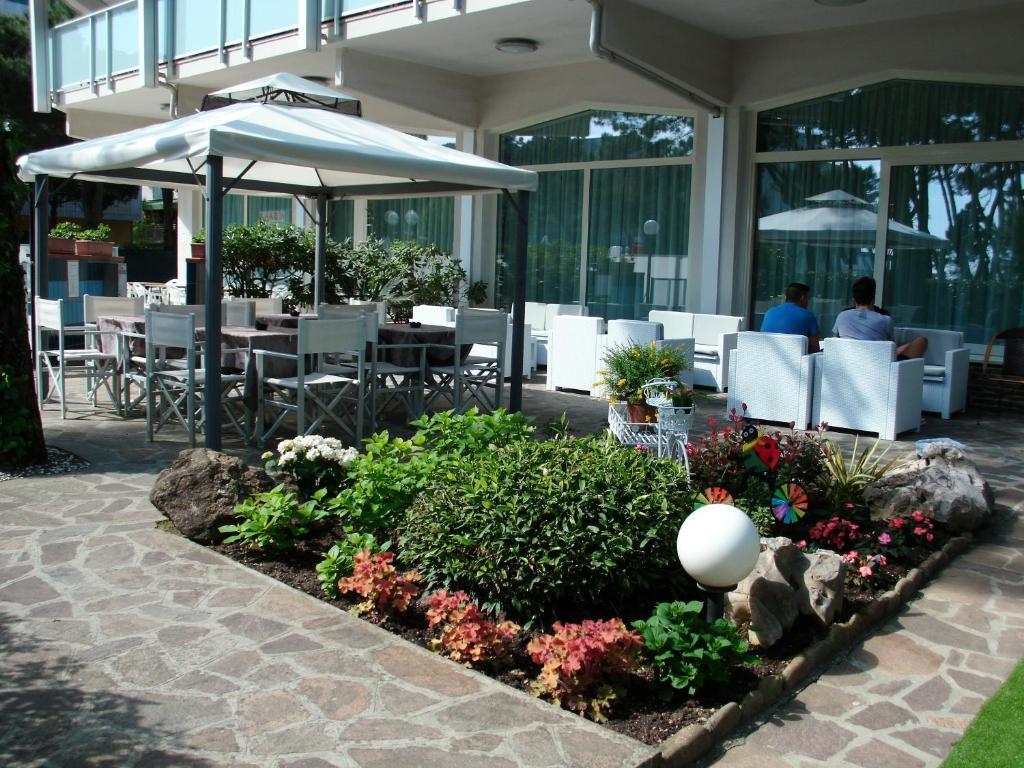 Hotel Sahara Milano Marittima Ngoại thất bức ảnh