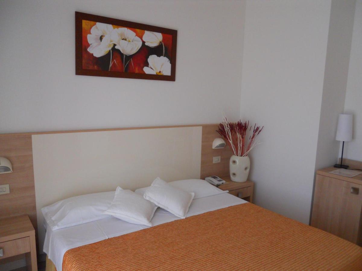 Hotel Sahara Milano Marittima Ngoại thất bức ảnh