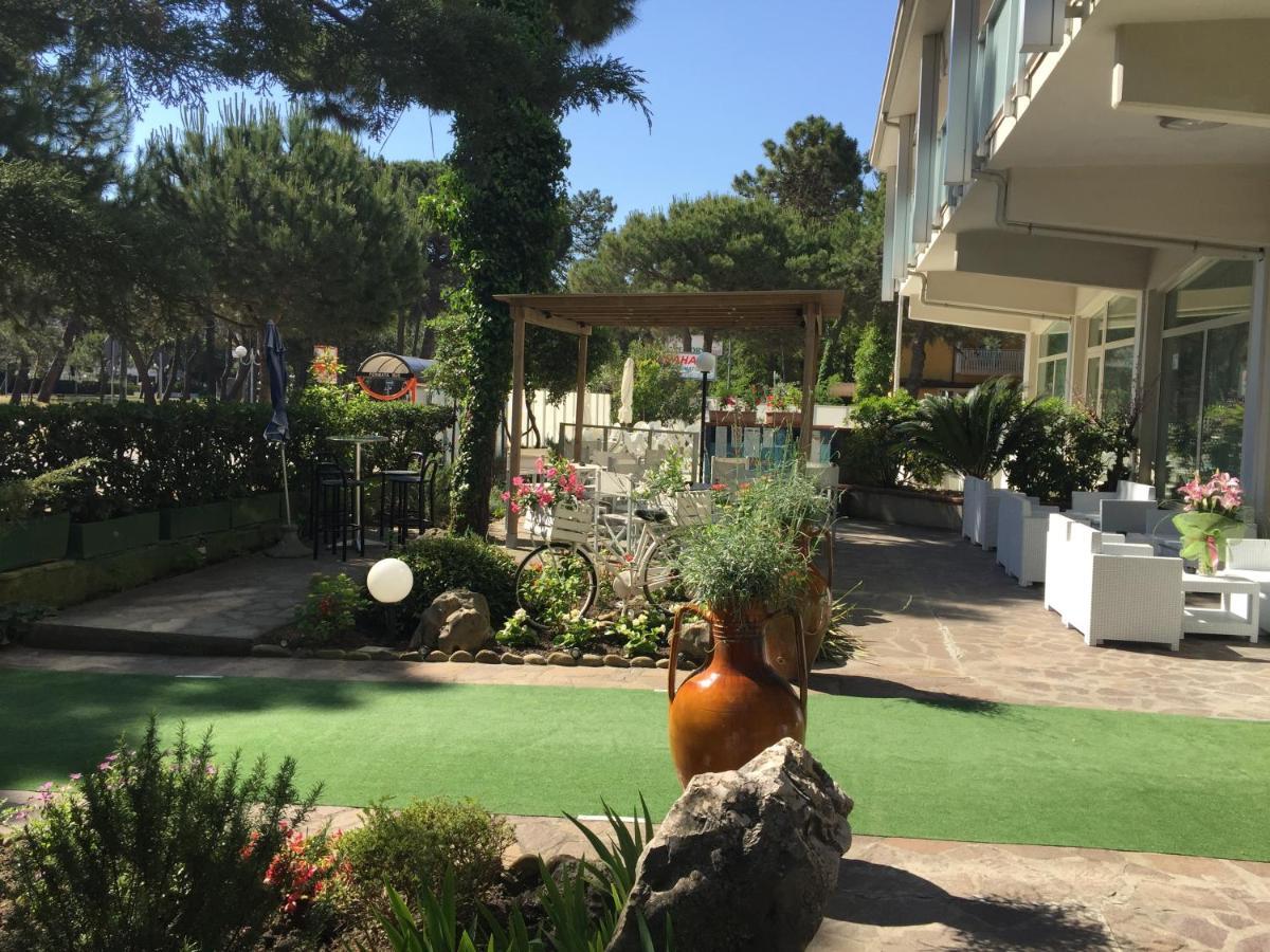 Hotel Sahara Milano Marittima Ngoại thất bức ảnh
