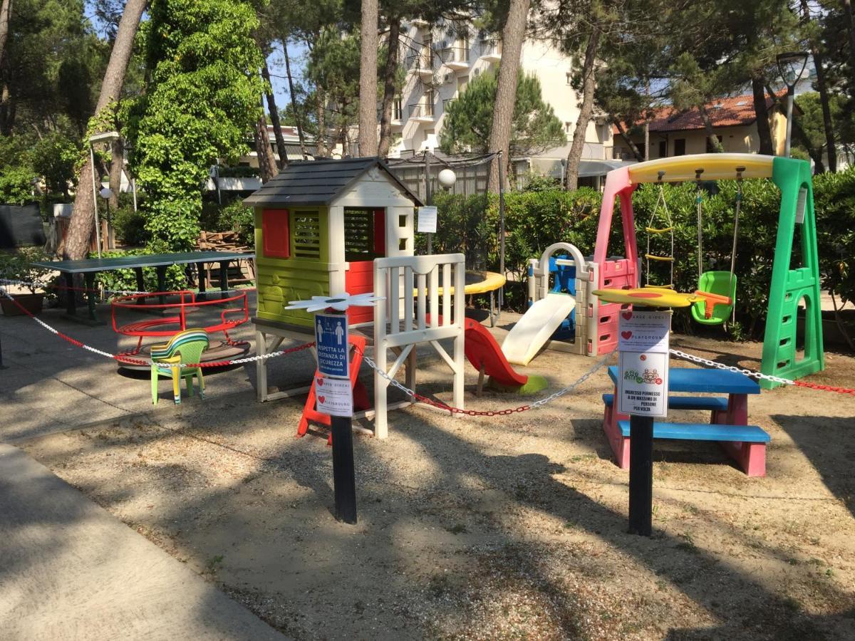Hotel Sahara Milano Marittima Ngoại thất bức ảnh